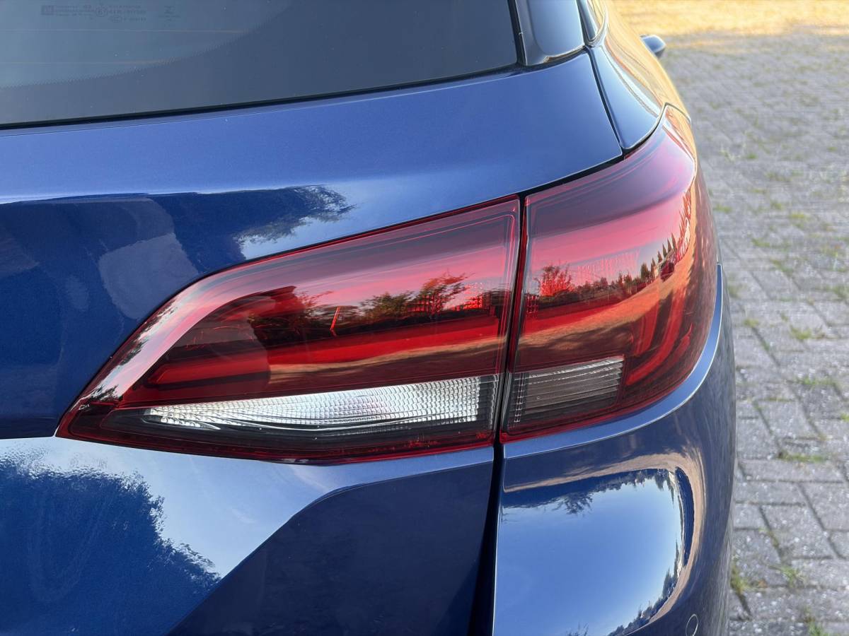 Opel Astra Opel Astra Sports Tourer 1.2 Ultimate ✓146pk✓2e Eigenaar✓Trekhaak✓Camera✓Carplay✓Navi✓Alcantara-Leder✓17”Lmv✓Stoelverw-Stuurverw✓Net beurt gehad✓Dodehoek✓Rijstrooksensor✓Pdc V+A✓6 Bak✓N.A.P✓Bj 11-2020✓Apk tot 08-2028