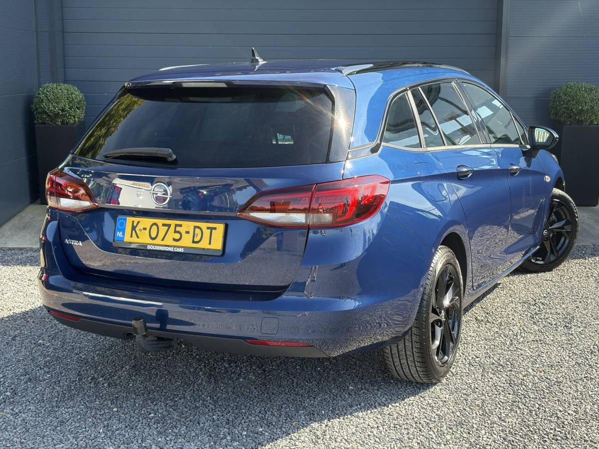 Opel Astra Opel Astra Sports Tourer 1.2 Ultimate ✓146pk✓2e Eigenaar✓Trekhaak✓Camera✓Carplay✓Navi✓Alcantara-Leder✓17”Lmv✓Stoelverw-Stuurverw✓Net beurt gehad✓Dodehoek✓Rijstrooksensor✓Pdc V+A✓6 Bak✓N.A.P✓Bj 11-2020✓Apk tot 08-2028