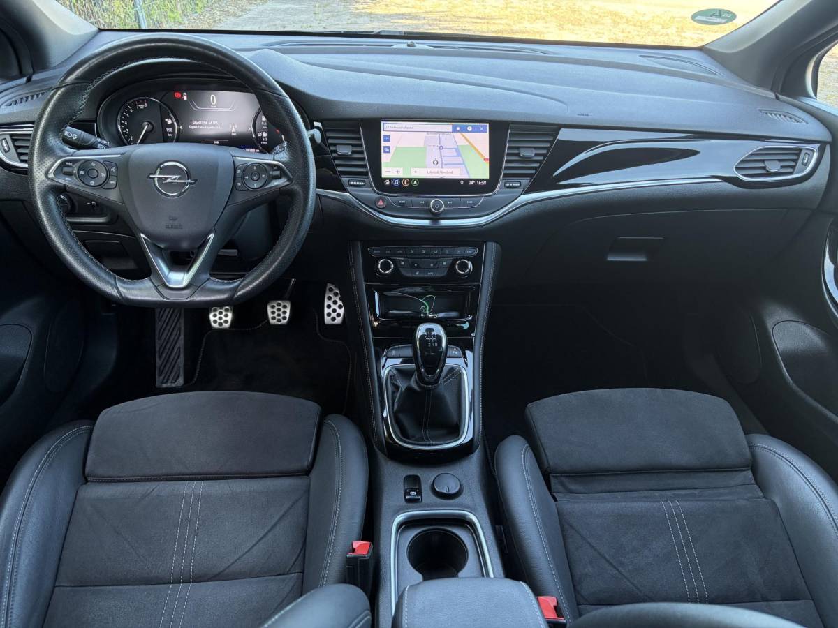 Opel Astra Opel Astra Sports Tourer 1.2 Ultimate ✓146pk✓2e Eigenaar✓Trekhaak✓Camera✓Carplay✓Navi✓Alcantara-Leder✓17”Lmv✓Stoelverw-Stuurverw✓Net beurt gehad✓Dodehoek✓Rijstrooksensor✓Pdc V+A✓6 Bak✓N.A.P✓Bj 11-2020✓Apk tot 08-2028