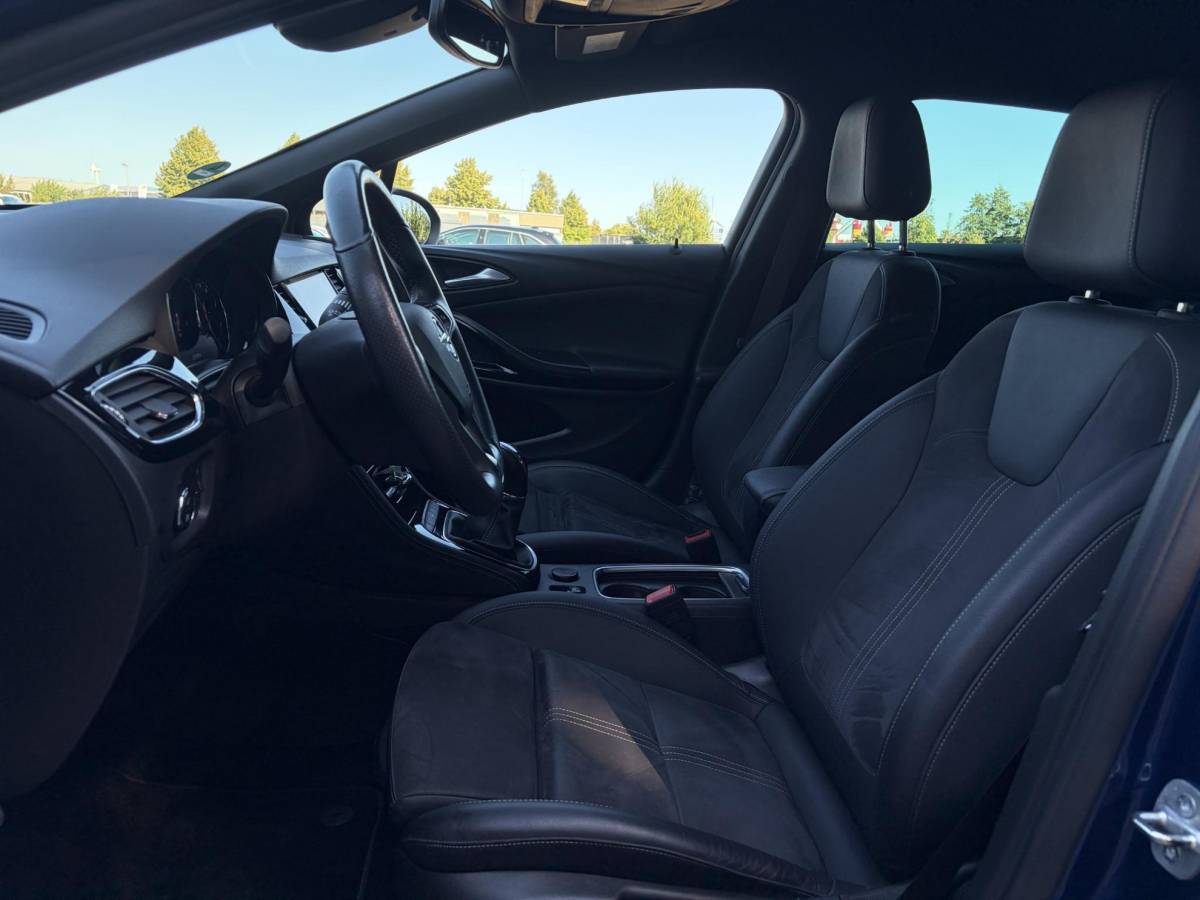 Opel Astra Opel Astra Sports Tourer 1.2 Ultimate ✓146pk✓2e Eigenaar✓Trekhaak✓Camera✓Carplay✓Navi✓Alcantara-Leder✓17”Lmv✓Stoelverw-Stuurverw✓Net beurt gehad✓Dodehoek✓Rijstrooksensor✓Pdc V+A✓6 Bak✓N.A.P✓Bj 11-2020✓Apk tot 08-2028