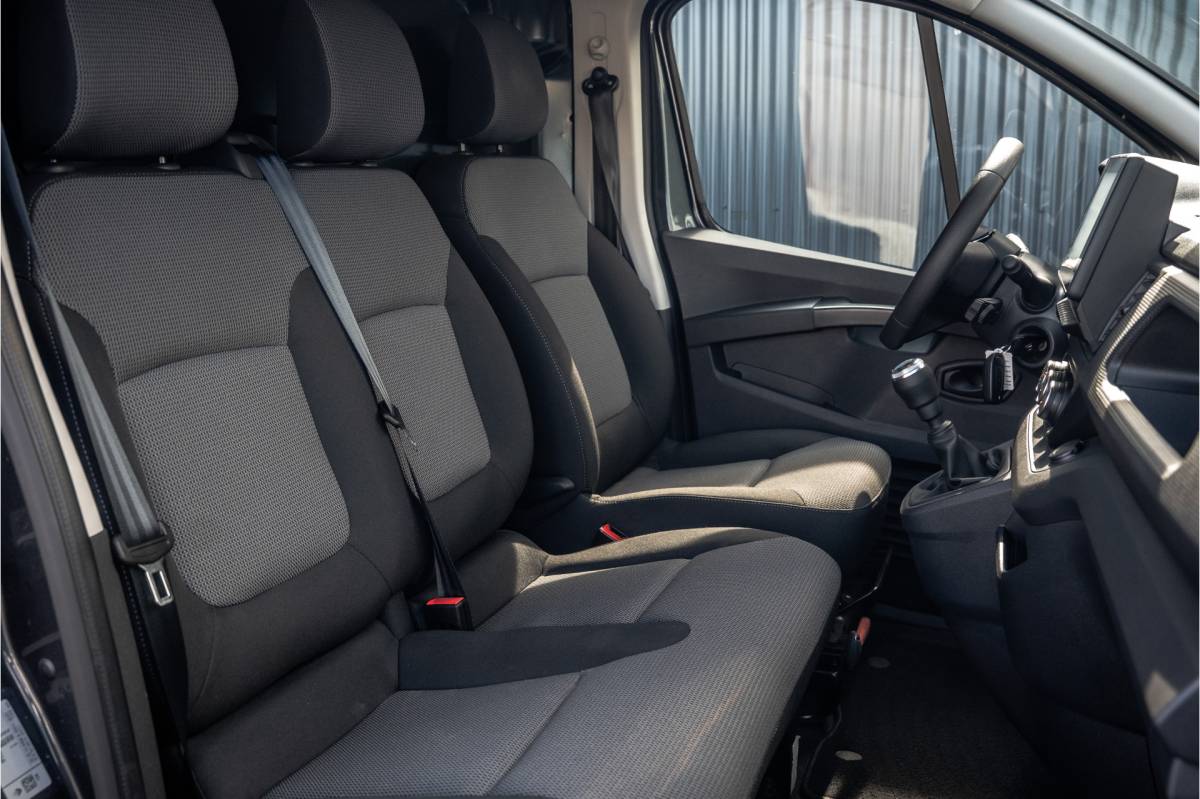 Renault Trafic Renault Trafic **2.0 dCi 110 L2H1 | 3-Zits | 110 PK | LED | Cruise | Navi | Airco | Trekhaak**