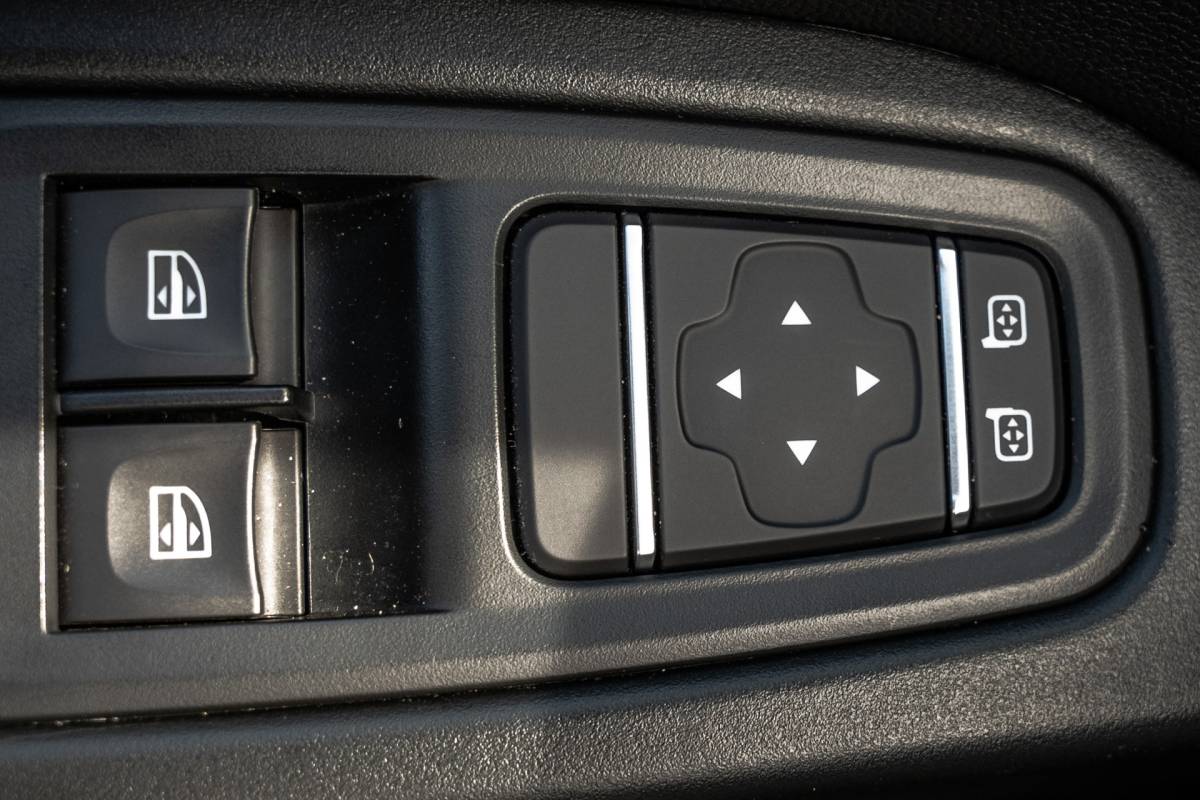 Renault Trafic Renault Trafic **2.0 dCi 110 L2H1 | 3-Zits | 110 PK | LED | Cruise | Navi | Airco | Trekhaak**