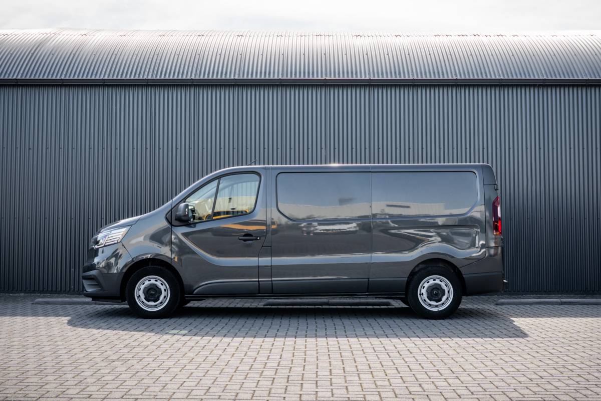 Renault Trafic Renault Trafic **2.0 dCi 110 L2H1 | 3-Zits | 110 PK | LED | Cruise | Navi | Airco | Trekhaak**