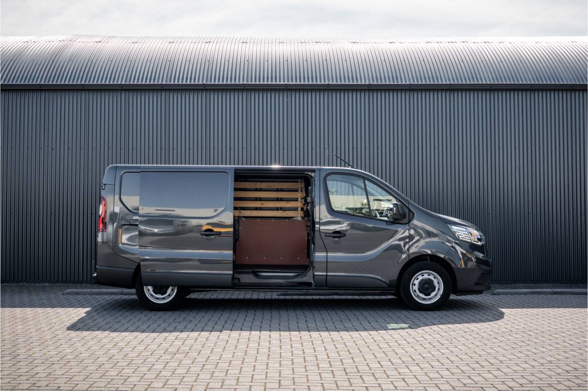 Renault Trafic Renault Trafic **2.0 dCi 110 L2H1 | 3-Zits | 110 PK | LED | Cruise | Navi | Airco | Trekhaak**