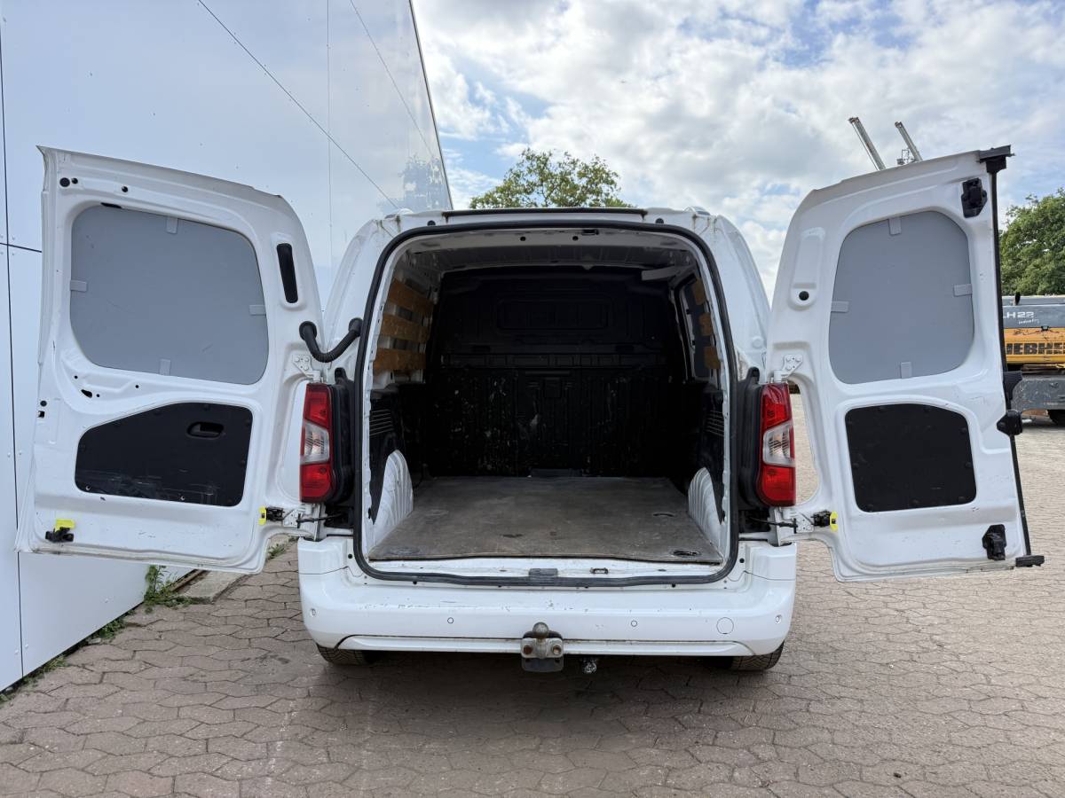 Opel Combo Opel Combo 1.5D 130PK Automaat L1 Climate Control Cruise Control Carplay Parkeersensoren Achter Trekhaak Camera