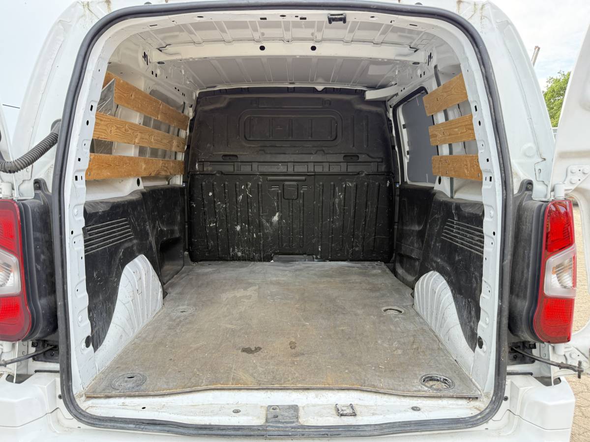 Opel Combo Opel Combo 1.5D 130PK Automaat L1 Climate Control Cruise Control Carplay Parkeersensoren Achter Trekhaak Camera