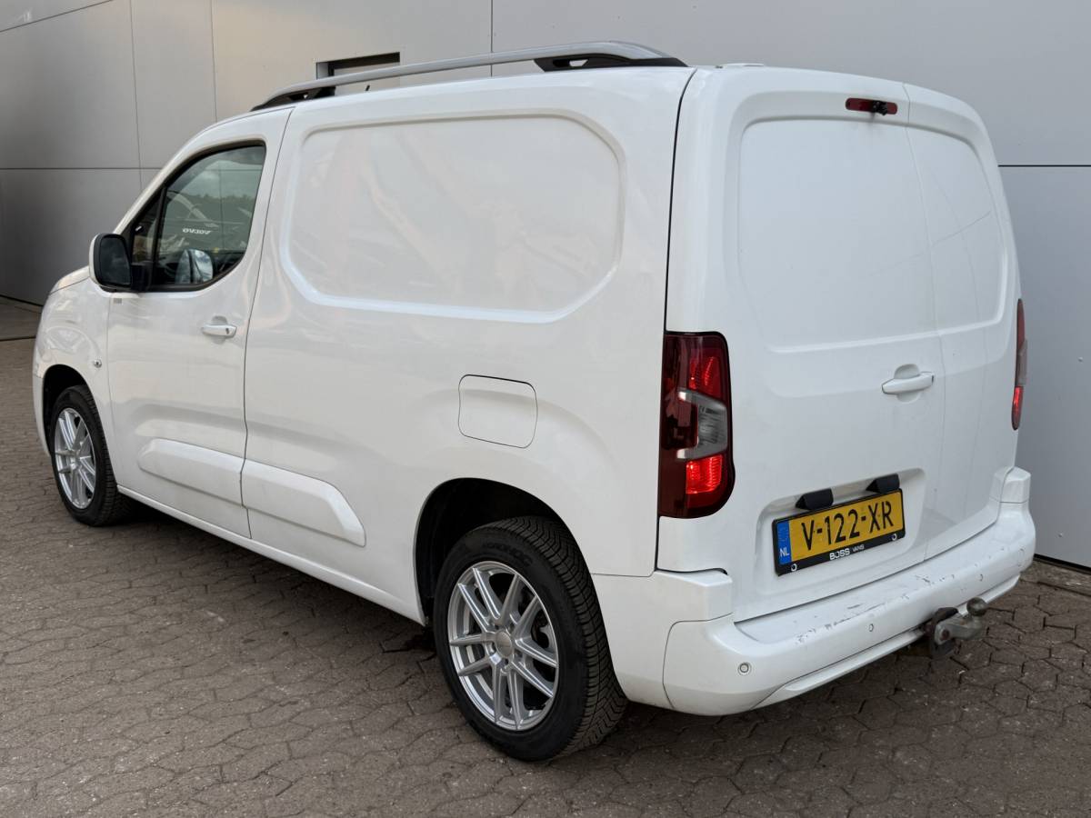 Opel Combo Opel Combo 1.5D 130PK Automaat L1 Climate Control Cruise Control Carplay Parkeersensoren Achter Trekhaak Camera