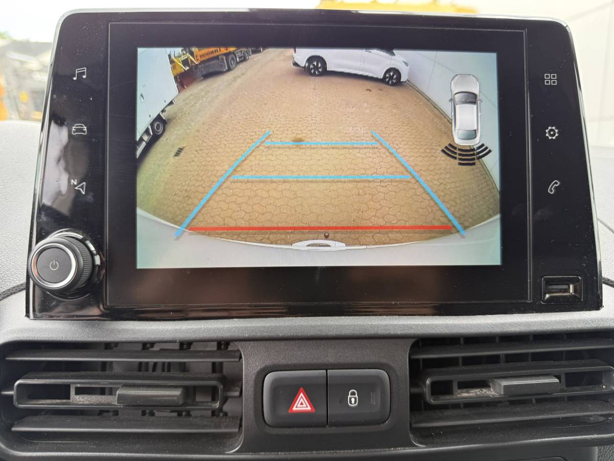 Opel Combo Opel Combo 1.5D 130PK Automaat L1 Climate Control Cruise Control Carplay Parkeersensoren Achter Trekhaak Camera