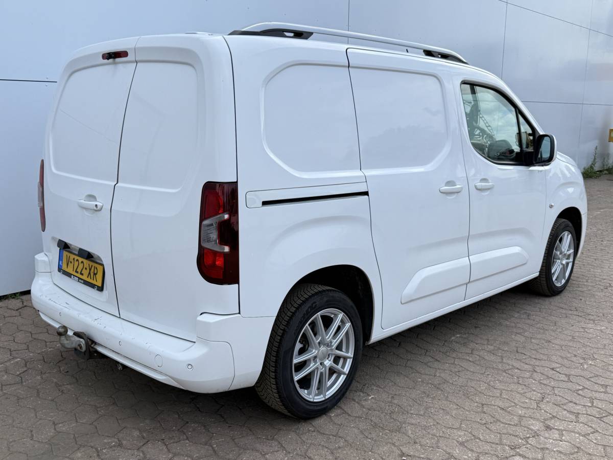 Opel Combo Opel Combo 1.5D 130PK Automaat L1 Climate Control Cruise Control Carplay Parkeersensoren Achter Trekhaak Camera