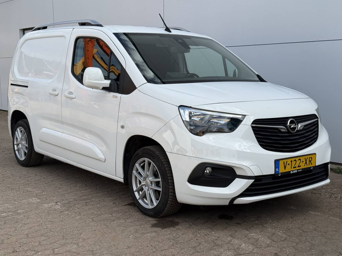 Opel Combo Opel Combo 1.5D 130PK Automaat L1 Climate Control Cruise Control Carplay Parkeersensoren Achter Trekhaak Camera