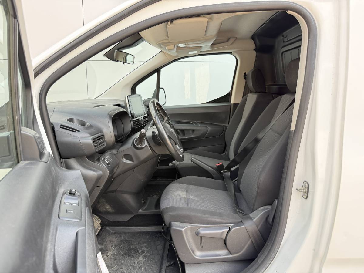 Opel Combo Opel Combo 1.5D 130PK Automaat L1 Climate Control Cruise Control Carplay Parkeersensoren Achter Trekhaak Camera