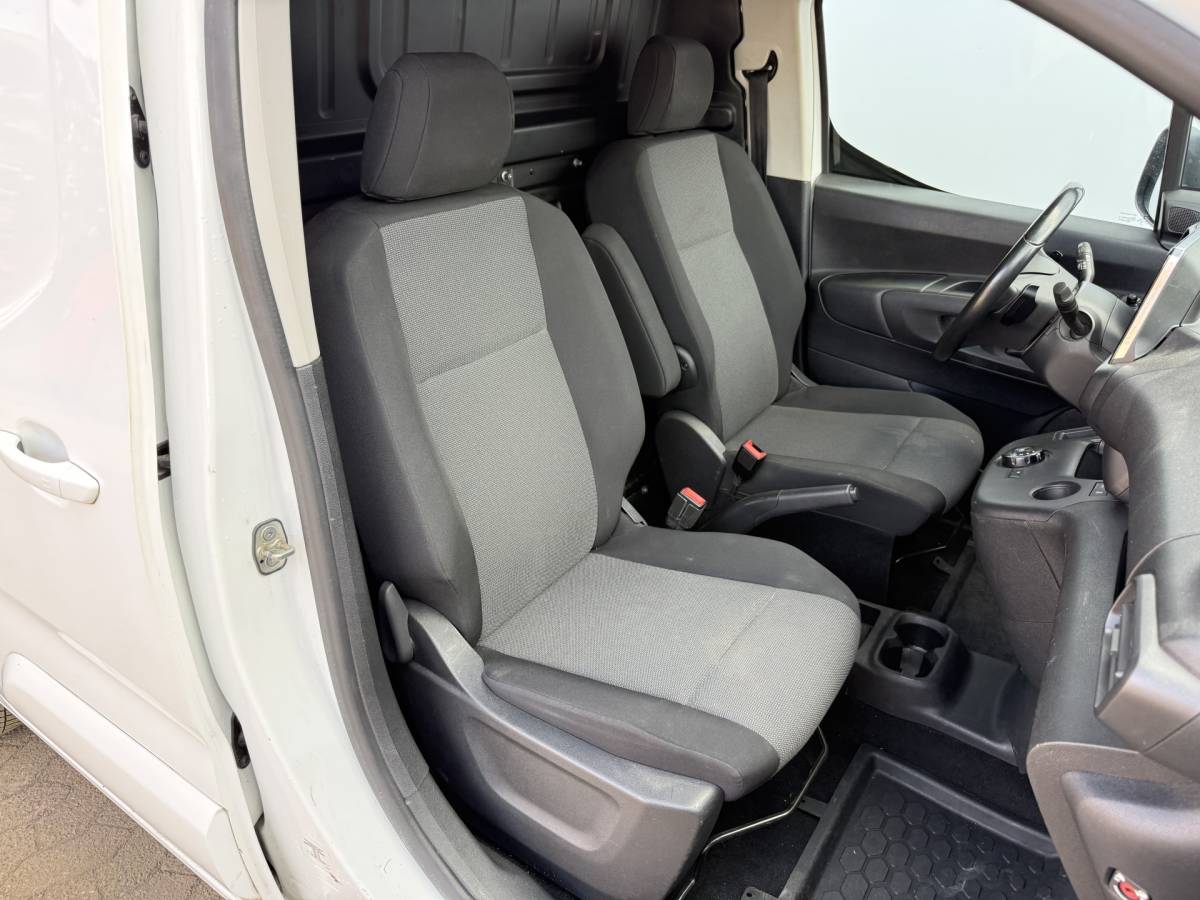 Opel Combo Opel Combo 1.5D 130PK Automaat L1 Climate Control Cruise Control Carplay Parkeersensoren Achter Trekhaak Camera