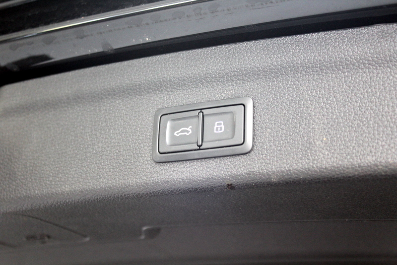 Audi Q3 Audi Q3 40 TFSI quattro Business Edition 191PK, RIJKLAAR | LEER/ALCANTARA | VIRTUAL COCKPIT | 19″ LM-VELGEN