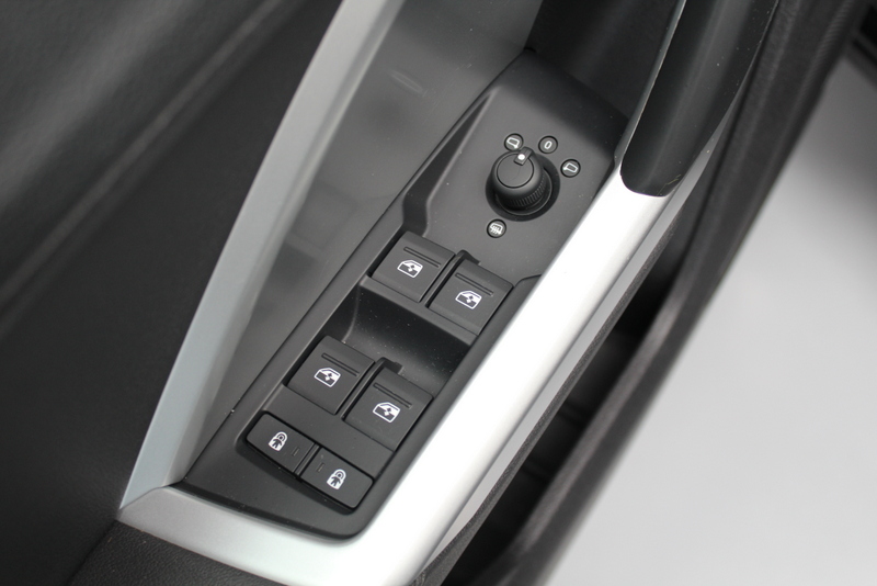 Audi Q3 Audi Q3 40 TFSI quattro Business Edition 191PK, RIJKLAAR | LEER/ALCANTARA | VIRTUAL COCKPIT | 19″ LM-VELGEN