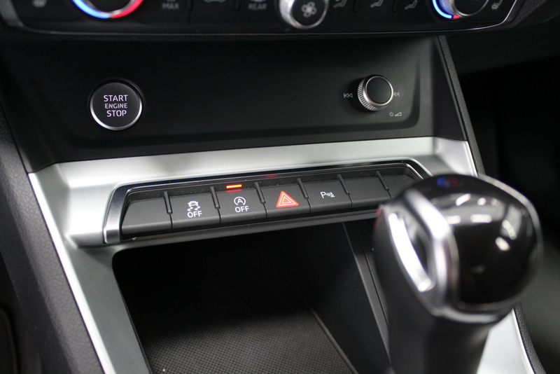 Audi Q3 Audi Q3 40 TFSI quattro Business Edition 191PK, RIJKLAAR | LEER/ALCANTARA | VIRTUAL COCKPIT | 19″ LM-VELGEN