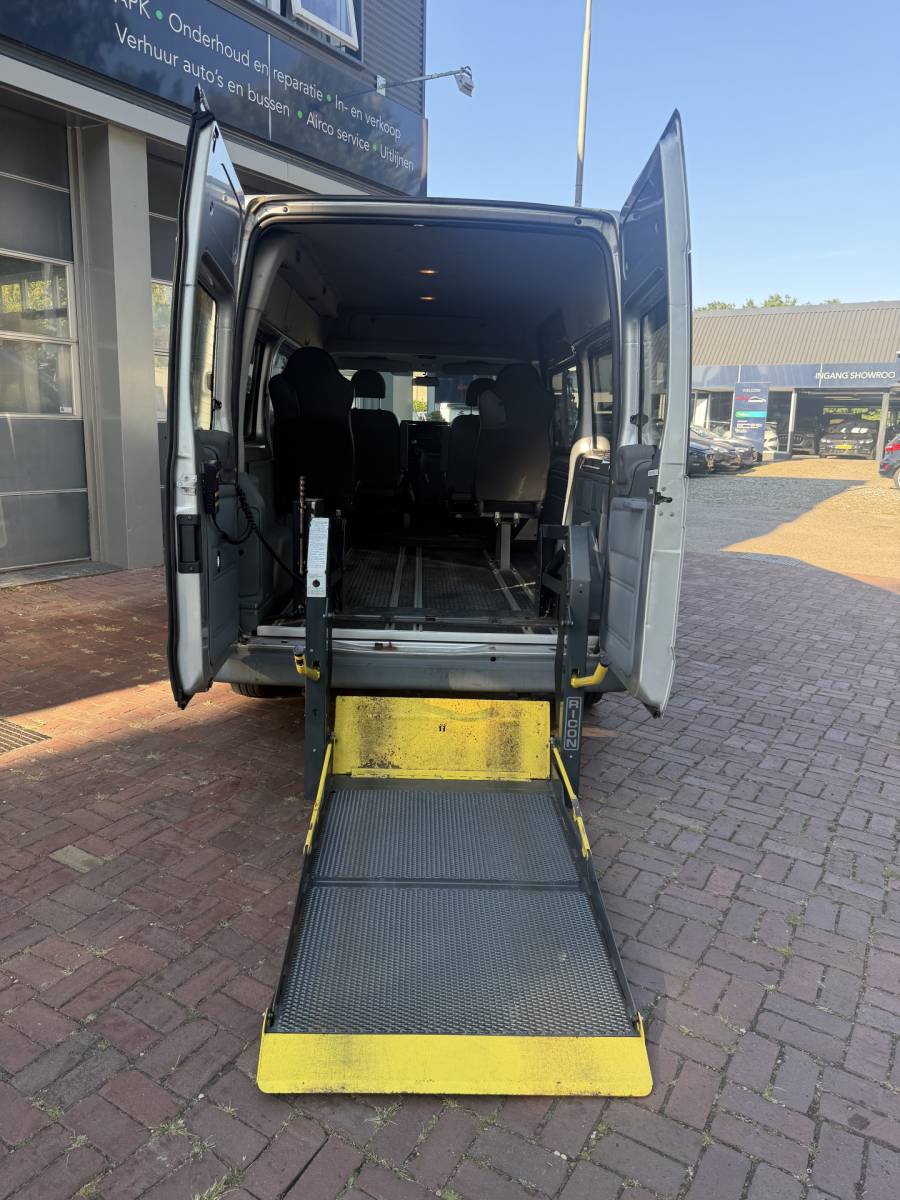 Ford Transit Ford Transit Rolstoelbus 300M 2.2 TDCI SHD DC Camera,Airco,Cruise,Cv Bj 2010 Nu 7500,- incl lift