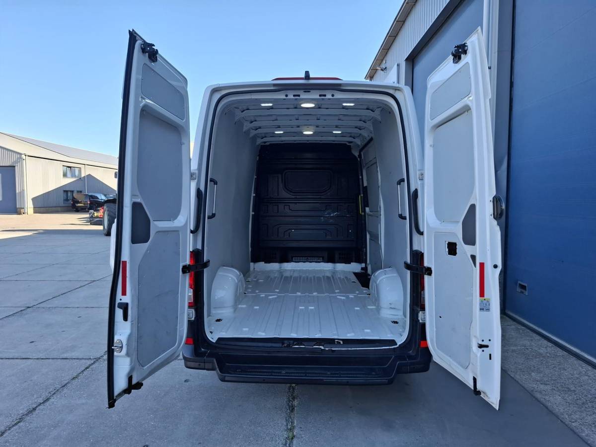 Volkswagen Crafter Volkswagen Crafter 35 2.0 TDI L3H3 Highline AIRCO / CRUISE CONTROLE / 3 ZITS / NAVI / CARPLAY
