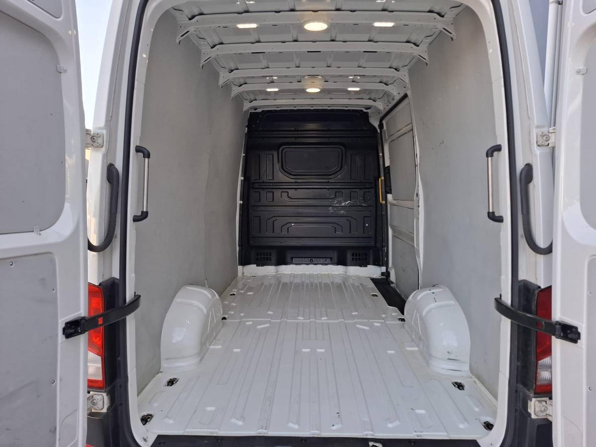 Volkswagen Crafter Volkswagen Crafter 35 2.0 TDI L3H3 Highline AIRCO / CRUISE CONTROLE / 3 ZITS / NAVI / CARPLAY