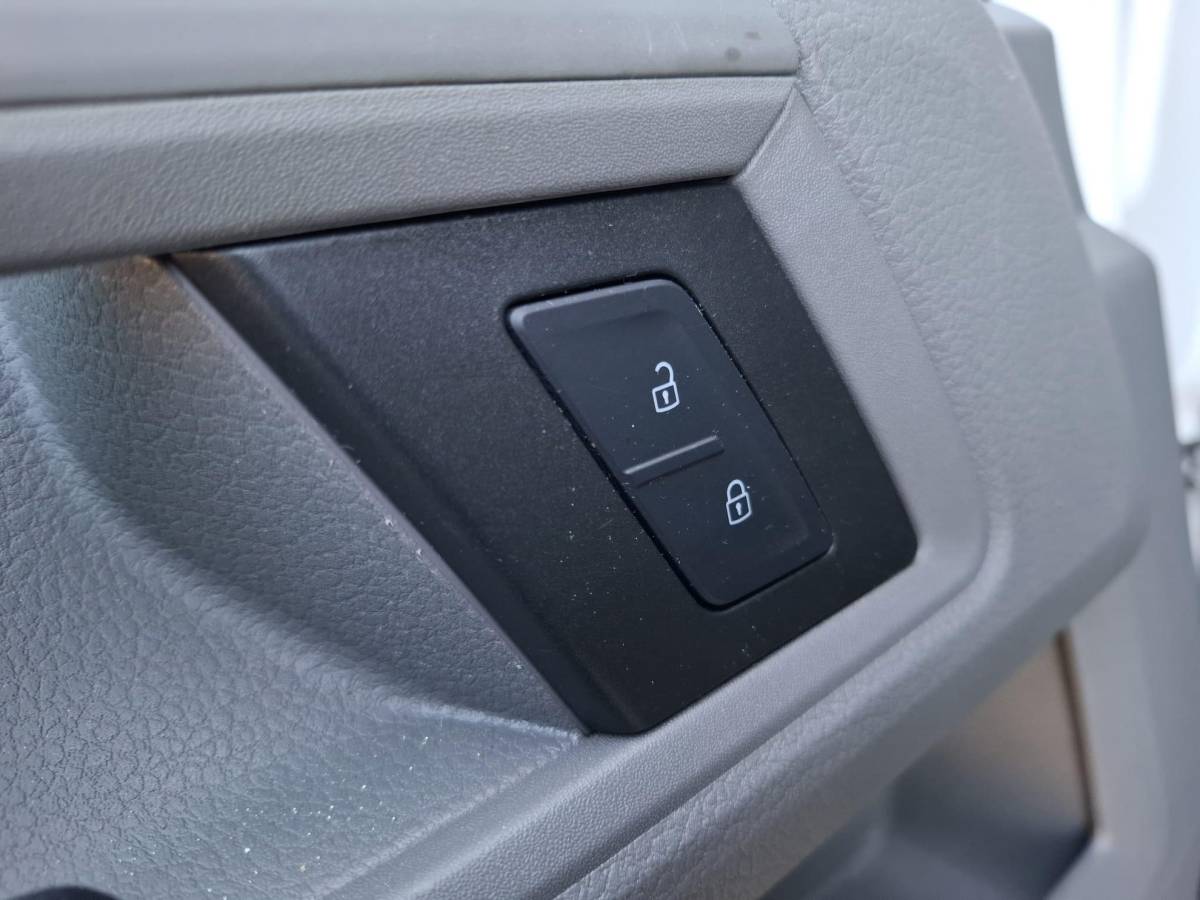 Volkswagen Crafter Volkswagen Crafter 35 2.0 TDI L3H3 Highline AIRCO / CRUISE CONTROLE / 3 ZITS / NAVI / CARPLAY