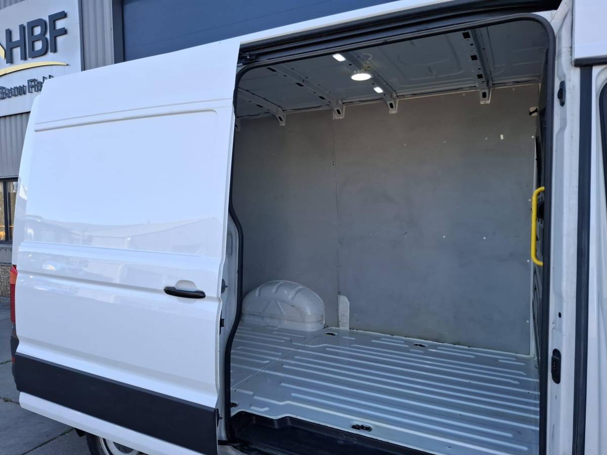 Volkswagen Crafter Volkswagen Crafter 35 2.0 TDI L3H3 Highline AIRCO / CRUISE CONTROLE / 3 ZITS / NAVI / CARPLAY