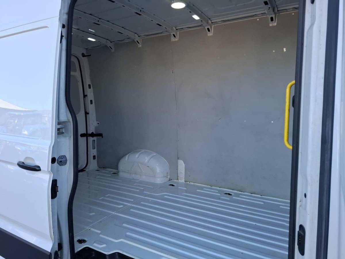 Volkswagen Crafter Volkswagen Crafter 35 2.0 TDI L3H3 Highline AIRCO / CRUISE CONTROLE / 3 ZITS / NAVI / CARPLAY