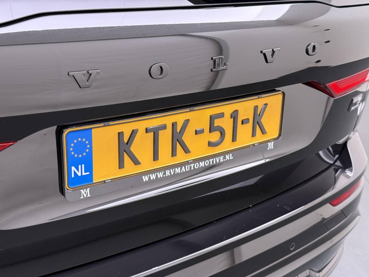 Volvo XC60 Volvo XC60 2.0 T6 Plug-in hybrid AWD Plus Dark DEALER ONDERHOUDE | EL. STOELEN MET GEHEUGEN | HARMAN KARDON |  | STOEL VERWARMING VOOR EN ACHTER| PANORAMA DAK | 360 GRADEN CAMERA | ELEK. STOELEN MET GEHEUGEN | HARMAN/KARDON AUDIO