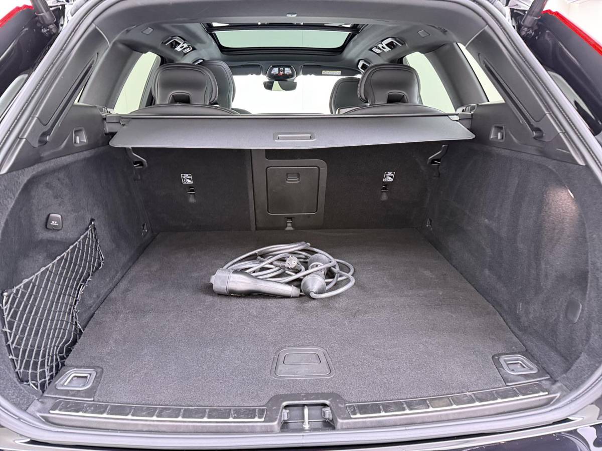 Volvo XC60 Volvo XC60 2.0 T6 Plug-in hybrid AWD Plus Dark DEALER ONDERHOUDE | EL. STOELEN MET GEHEUGEN | HARMAN KARDON |  | STOEL VERWARMING VOOR EN ACHTER| PANORAMA DAK | 360 GRADEN CAMERA | ELEK. STOELEN MET GEHEUGEN | HARMAN/KARDON AUDIO