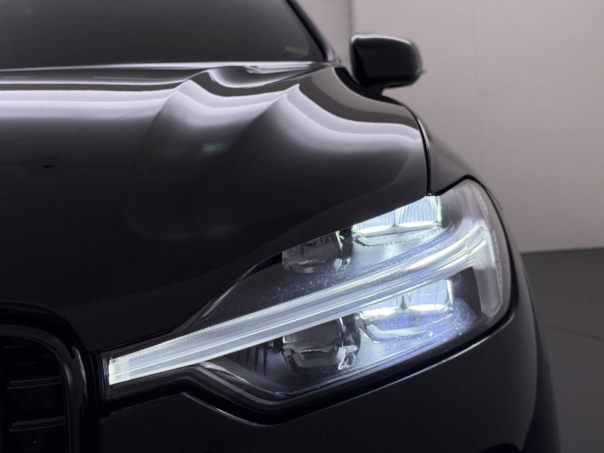 Volvo XC60 Volvo XC60 2.0 T6 Plug-in hybrid AWD Plus Dark DEALER ONDERHOUDE | EL. STOELEN MET GEHEUGEN | HARMAN KARDON |  | STOEL VERWARMING VOOR EN ACHTER| PANORAMA DAK | 360 GRADEN CAMERA | ELEK. STOELEN MET GEHEUGEN | HARMAN/KARDON AUDIO