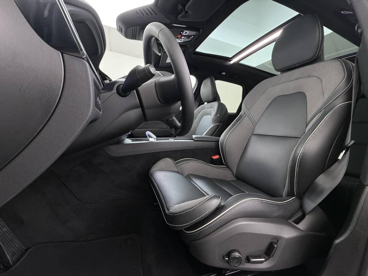Volvo XC60 Volvo XC60 2.0 T6 Plug-in hybrid AWD Plus Dark DEALER ONDERHOUDE | EL. STOELEN MET GEHEUGEN | HARMAN KARDON |  | STOEL VERWARMING VOOR EN ACHTER| PANORAMA DAK | 360 GRADEN CAMERA | ELEK. STOELEN MET GEHEUGEN | HARMAN/KARDON AUDIO