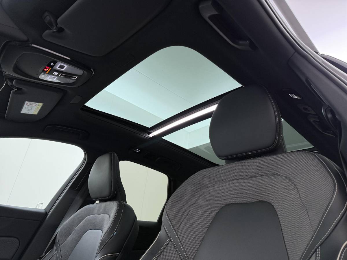 Volvo XC60 Volvo XC60 2.0 T6 Plug-in hybrid AWD Plus Dark DEALER ONDERHOUDE | EL. STOELEN MET GEHEUGEN | HARMAN KARDON |  | STOEL VERWARMING VOOR EN ACHTER| PANORAMA DAK | 360 GRADEN CAMERA | ELEK. STOELEN MET GEHEUGEN | HARMAN/KARDON AUDIO