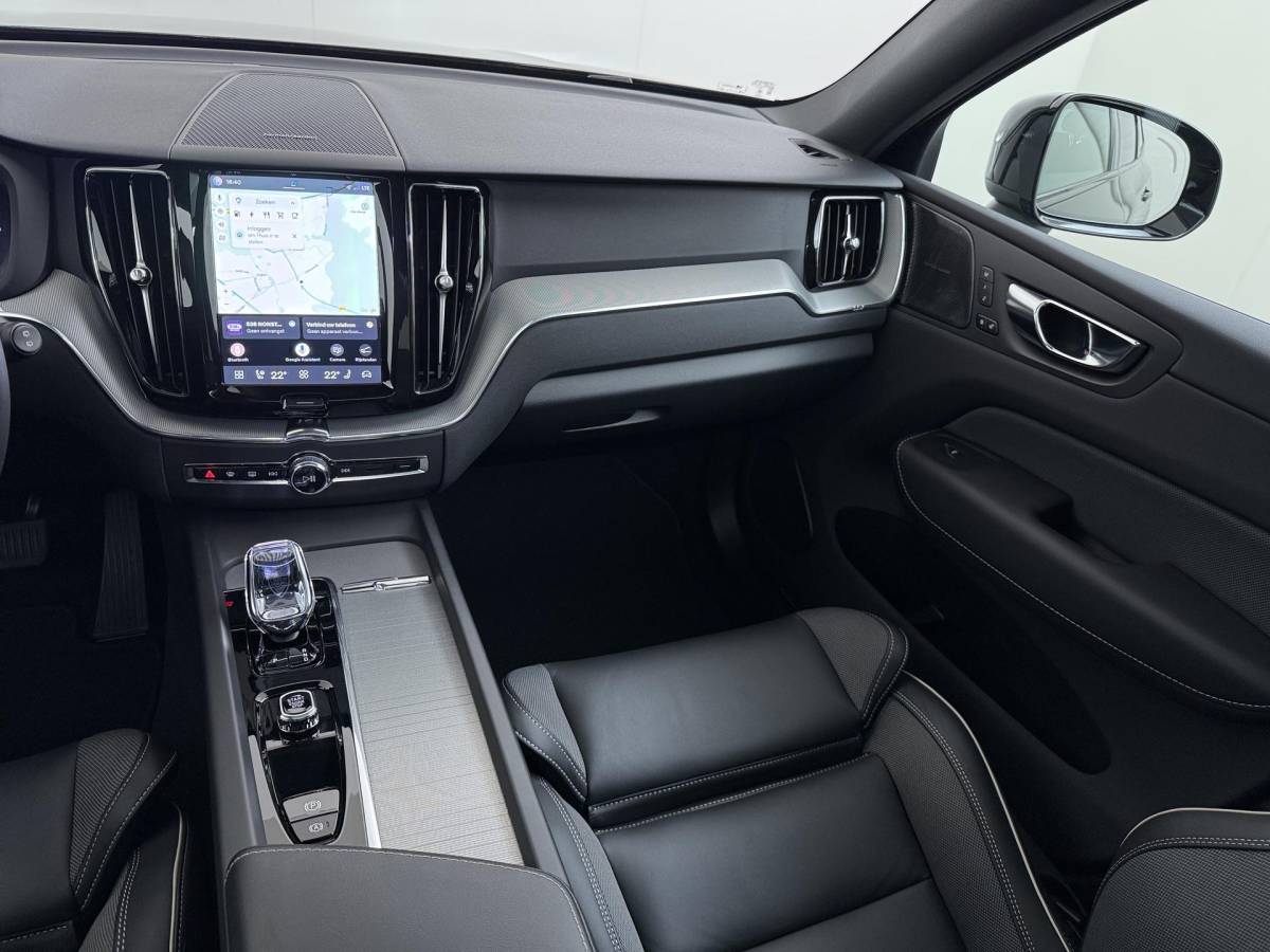Volvo XC60 Volvo XC60 2.0 T6 Plug-in hybrid AWD Plus Dark DEALER ONDERHOUDE | EL. STOELEN MET GEHEUGEN | HARMAN KARDON |  | STOEL VERWARMING VOOR EN ACHTER| PANORAMA DAK | 360 GRADEN CAMERA | ELEK. STOELEN MET GEHEUGEN | HARMAN/KARDON AUDIO