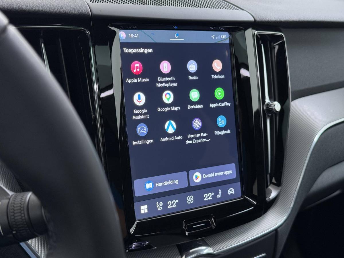 Volvo XC60 Volvo XC60 2.0 T6 Plug-in hybrid AWD Plus Dark DEALER ONDERHOUDE | EL. STOELEN MET GEHEUGEN | HARMAN KARDON |  | STOEL VERWARMING VOOR EN ACHTER| PANORAMA DAK | 360 GRADEN CAMERA | ELEK. STOELEN MET GEHEUGEN | HARMAN/KARDON AUDIO