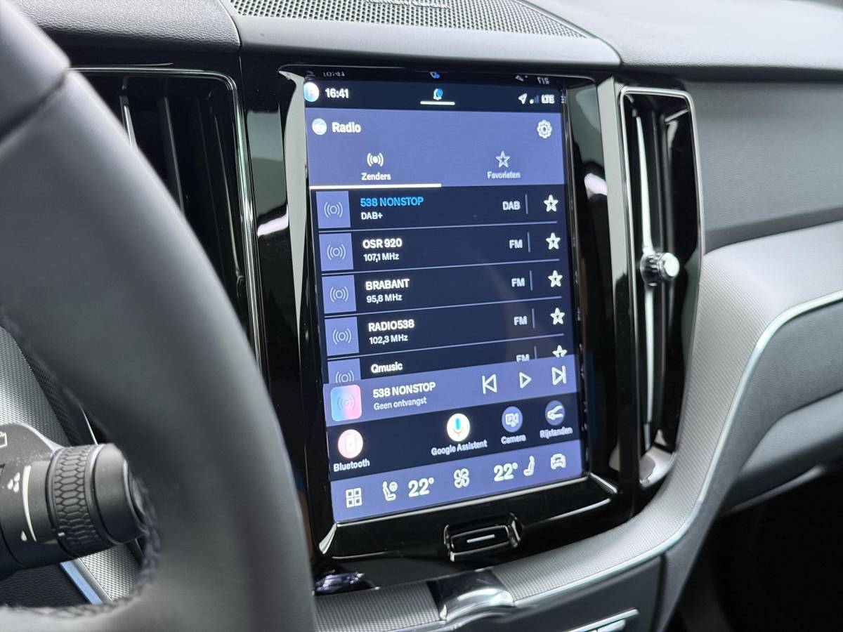 Volvo XC60 Volvo XC60 2.0 T6 Plug-in hybrid AWD Plus Dark DEALER ONDERHOUDE | EL. STOELEN MET GEHEUGEN | HARMAN KARDON |  | STOEL VERWARMING VOOR EN ACHTER| PANORAMA DAK | 360 GRADEN CAMERA | ELEK. STOELEN MET GEHEUGEN | HARMAN/KARDON AUDIO