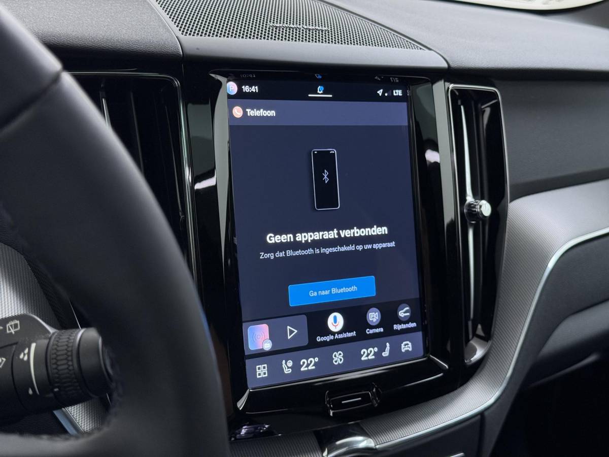 Volvo XC60 Volvo XC60 2.0 T6 Plug-in hybrid AWD Plus Dark DEALER ONDERHOUDE | EL. STOELEN MET GEHEUGEN | HARMAN KARDON |  | STOEL VERWARMING VOOR EN ACHTER| PANORAMA DAK | 360 GRADEN CAMERA | ELEK. STOELEN MET GEHEUGEN | HARMAN/KARDON AUDIO