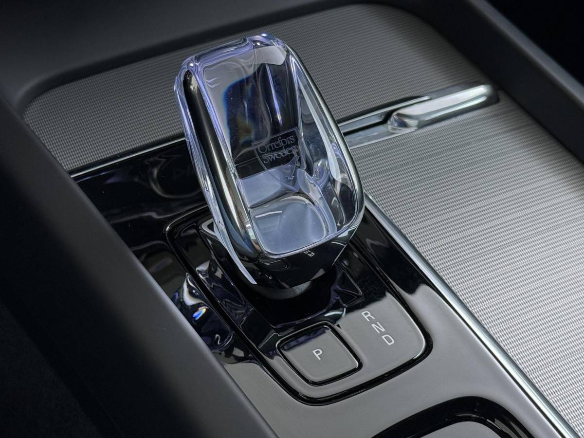 Volvo XC60 Volvo XC60 2.0 T6 Plug-in hybrid AWD Plus Dark DEALER ONDERHOUDE | EL. STOELEN MET GEHEUGEN | HARMAN KARDON |  | STOEL VERWARMING VOOR EN ACHTER| PANORAMA DAK | 360 GRADEN CAMERA | ELEK. STOELEN MET GEHEUGEN | HARMAN/KARDON AUDIO