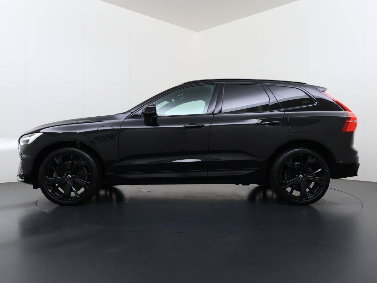Volvo XC60 Volvo XC60 2.0 T6 Plug-in hybrid AWD Plus Dark DEALER ONDERHOUDE | EL. STOELEN MET GEHEUGEN | HARMAN KARDON |  | STOEL VERWARMING VOOR EN ACHTER| PANORAMA DAK | 360 GRADEN CAMERA | ELEK. STOELEN MET GEHEUGEN | HARMAN/KARDON AUDIO