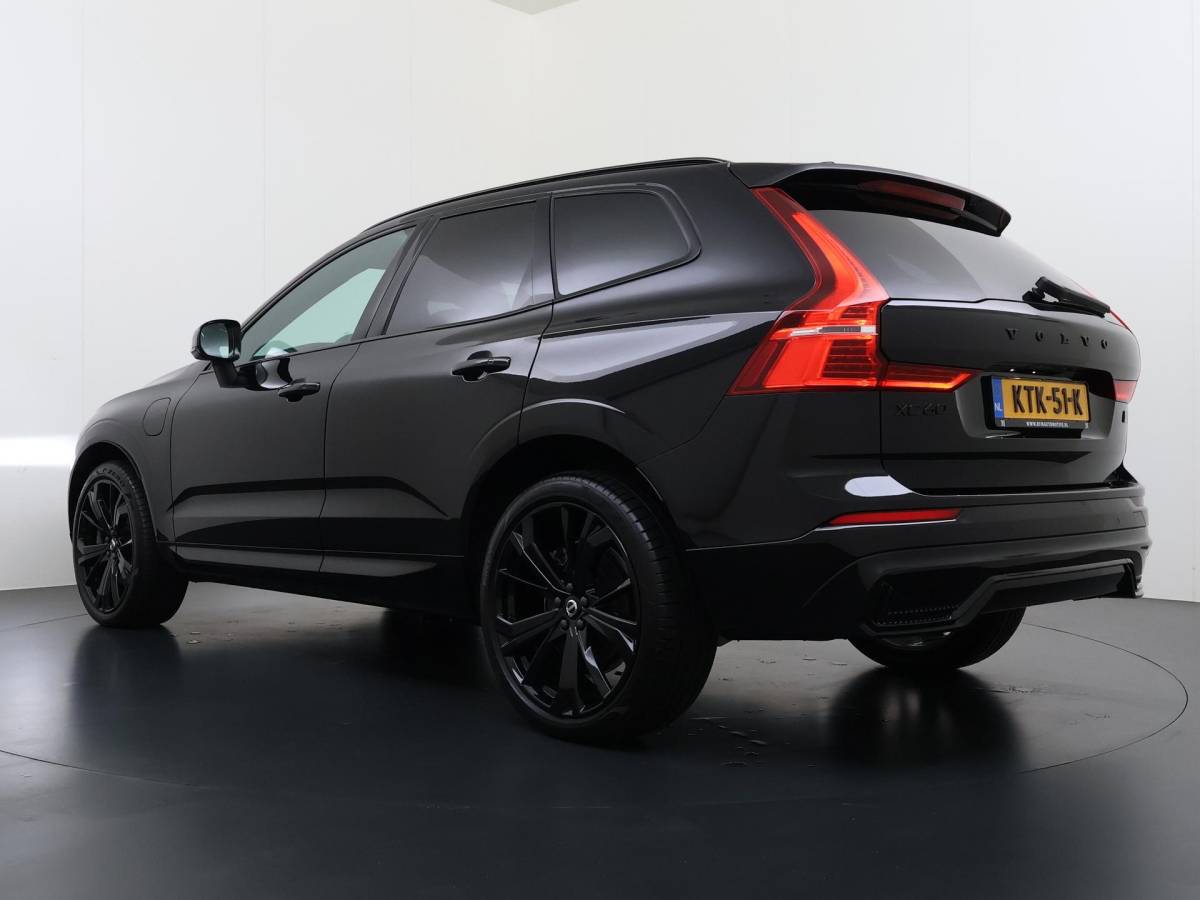 Volvo XC60 Volvo XC60 2.0 T6 Plug-in hybrid AWD Plus Dark DEALER ONDERHOUDE | EL. STOELEN MET GEHEUGEN | HARMAN KARDON |  | STOEL VERWARMING VOOR EN ACHTER| PANORAMA DAK | 360 GRADEN CAMERA | ELEK. STOELEN MET GEHEUGEN | HARMAN/KARDON AUDIO