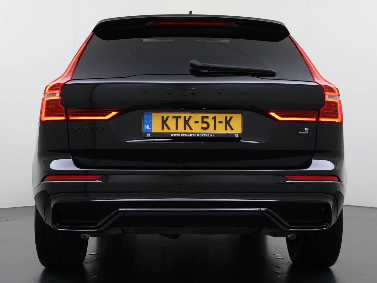 Volvo XC60 Volvo XC60 2.0 T6 Plug-in hybrid AWD Plus Dark DEALER ONDERHOUDE | EL. STOELEN MET GEHEUGEN | HARMAN KARDON |  | STOEL VERWARMING VOOR EN ACHTER| PANORAMA DAK | 360 GRADEN CAMERA | ELEK. STOELEN MET GEHEUGEN | HARMAN/KARDON AUDIO