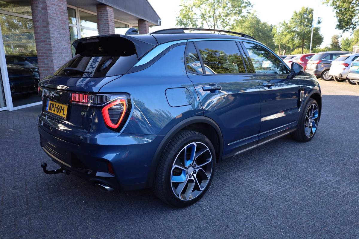 Lynk & Co 01 Lynk & Co 01 1.5 261PK! TREKHAAK 6.6Kwh LADEN! 360-CAMERA STOELVERW. PANO/SCHUIF MEMORY INFINITY DAB NAVI CARPLAY ELEK.ACHTERKLEP 20″LMV