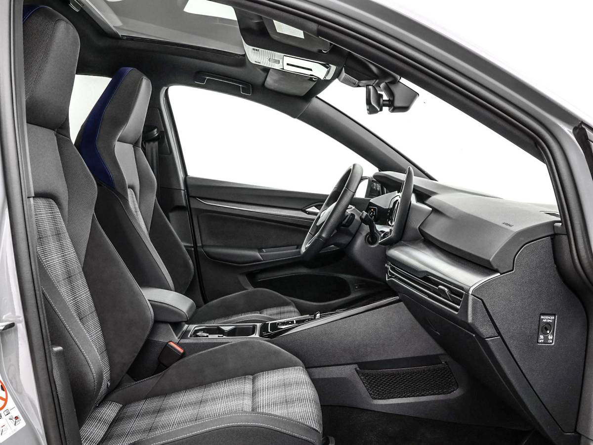 Volkswagen Golf Volkswagen Golf 1.5 eHybrid 272pk DSG GTE · Panoramadak · Camera · Matrix LED · Stuur- & Stoelverwarming · Head-Up Display · Garantie t/m 09-09-2030 of 100.000km
