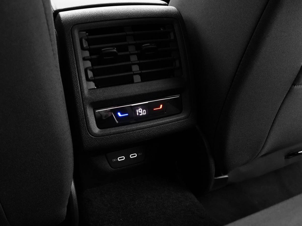Volkswagen Golf Volkswagen Golf 1.5 eHybrid 272pk DSG GTE · Panoramadak · Camera · Matrix LED · Stuur- & Stoelverwarming · Head-Up Display · Garantie t/m 09-09-2030 of 100.000km