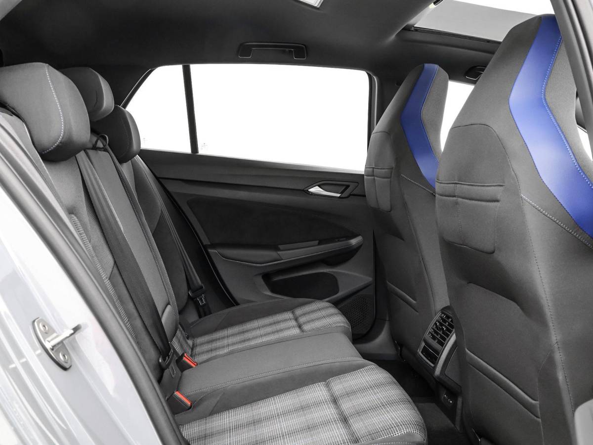 Volkswagen Golf Volkswagen Golf 1.5 eHybrid 272pk DSG GTE · Panoramadak · Camera · Matrix LED · Stuur- & Stoelverwarming · Head-Up Display · Garantie t/m 09-09-2030 of 100.000km