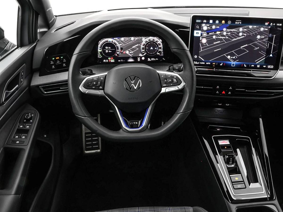 Volkswagen Golf Volkswagen Golf 1.5 eHybrid 272pk DSG GTE · Panoramadak · Camera · Matrix LED · Stuur- & Stoelverwarming · Head-Up Display · Garantie t/m 09-09-2030 of 100.000km