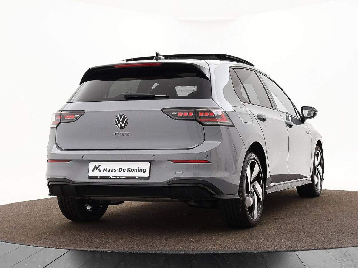 Volkswagen Golf Volkswagen Golf 1.5 eHybrid 272pk DSG GTE · Panoramadak · Camera · Matrix LED · Stuur- & Stoelverwarming · Head-Up Display · Garantie t/m 09-09-2030 of 100.000km
