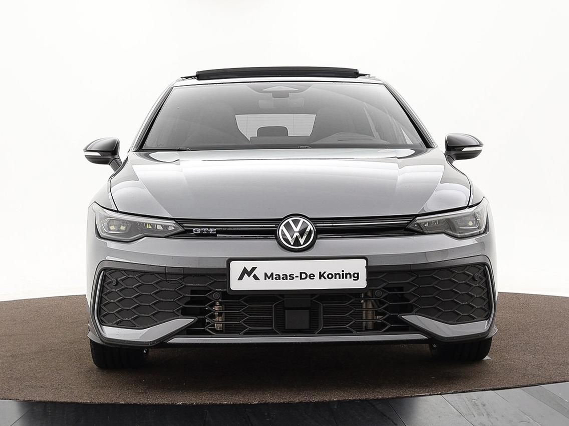 Volkswagen Golf Volkswagen Golf 1.5 eHybrid 272pk DSG GTE · Panoramadak · Camera · Matrix LED · Stuur- & Stoelverwarming · Head-Up Display · Garantie t/m 09-09-2030 of 100.000km