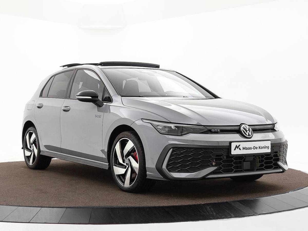 Volkswagen Golf Volkswagen Golf 1.5 eHybrid 272pk DSG GTE · Panoramadak · Camera · Matrix LED · Stuur- & Stoelverwarming · Head-Up Display · Garantie t/m 09-09-2030 of 100.000km