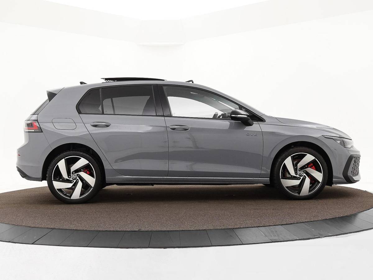 Volkswagen Golf Volkswagen Golf 1.5 eHybrid 272pk DSG GTE · Panoramadak · Camera · Matrix LED · Stuur- & Stoelverwarming · Head-Up Display · Garantie t/m 09-09-2030 of 100.000km