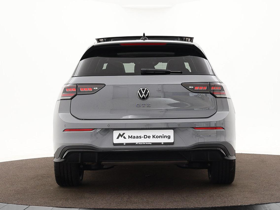 Volkswagen Golf Volkswagen Golf 1.5 eHybrid 272pk DSG GTE · Panoramadak · Camera · Matrix LED · Stuur- & Stoelverwarming · Head-Up Display · Garantie t/m 09-09-2030 of 100.000km