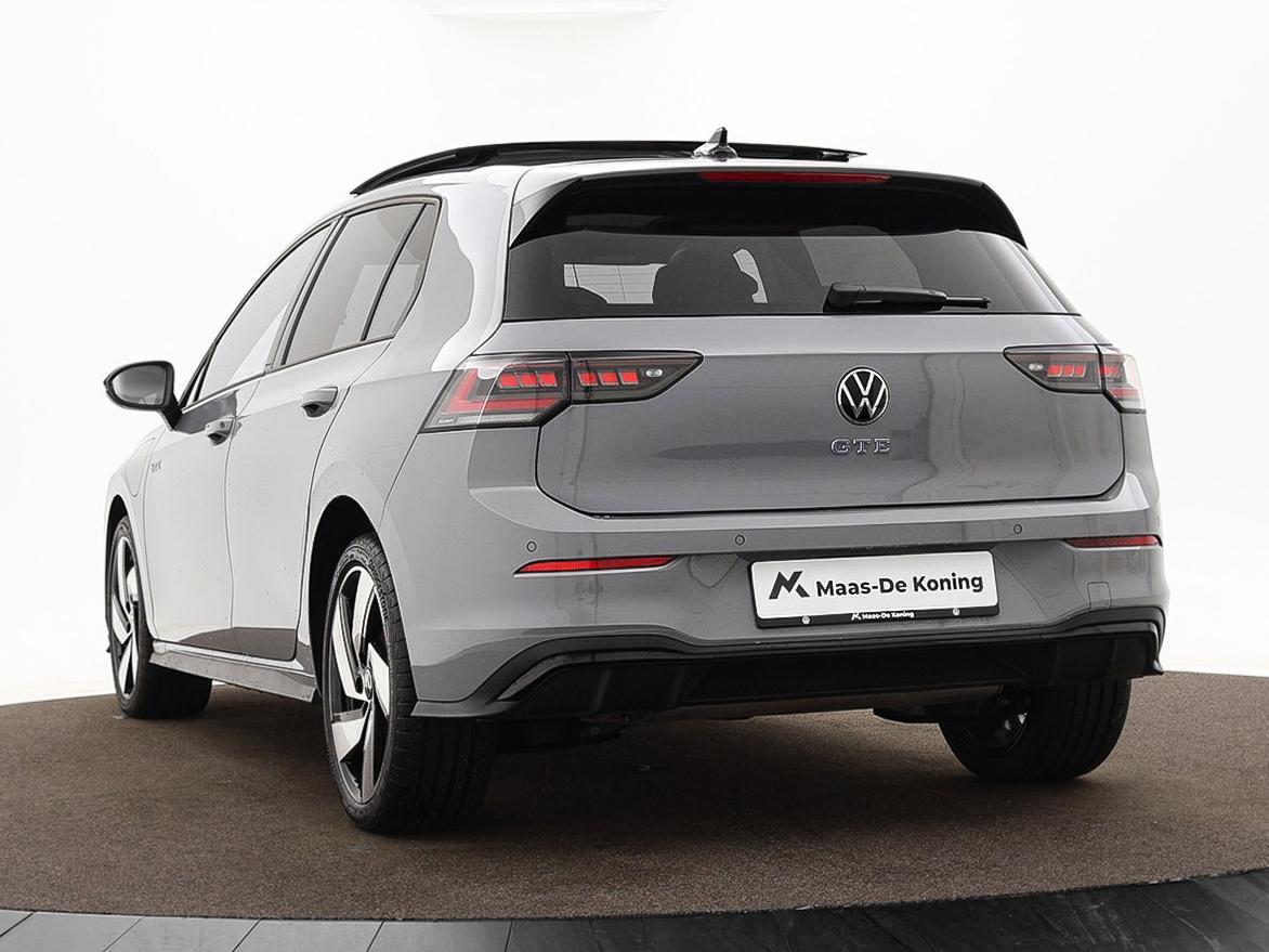 Volkswagen Golf Volkswagen Golf 1.5 eHybrid 272pk DSG GTE · Panoramadak · Camera · Matrix LED · Stuur- & Stoelverwarming · Head-Up Display · Garantie t/m 09-09-2030 of 100.000km