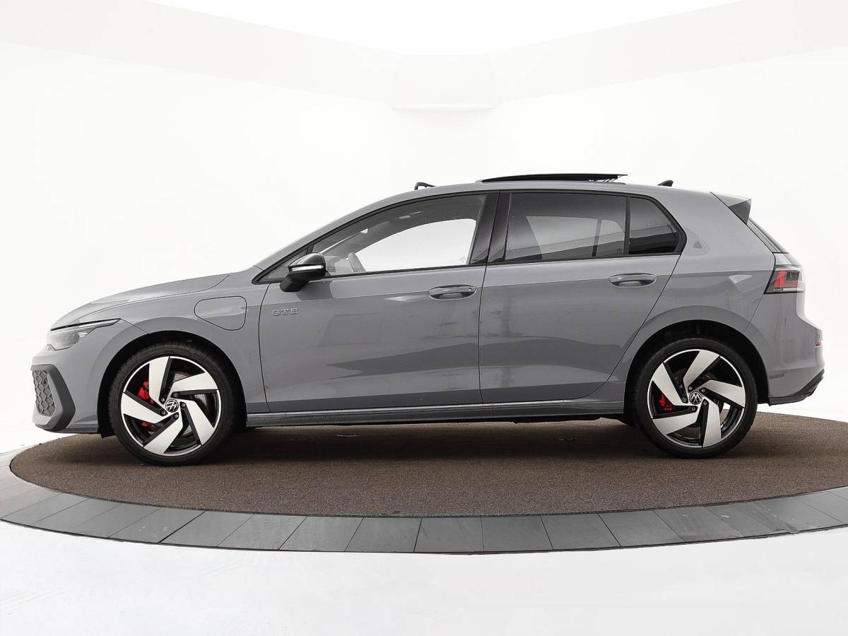 Volkswagen Golf Volkswagen Golf 1.5 eHybrid 272pk DSG GTE · Panoramadak · Camera · Matrix LED · Stuur- & Stoelverwarming · Head-Up Display · Garantie t/m 09-09-2030 of 100.000km